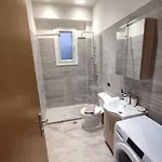 Nala's House Έρμονες